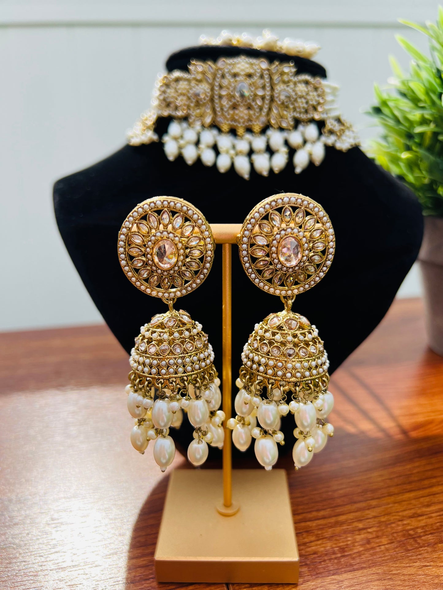 Laila Kundan Choker Set (Includes Earrings & Tikka)