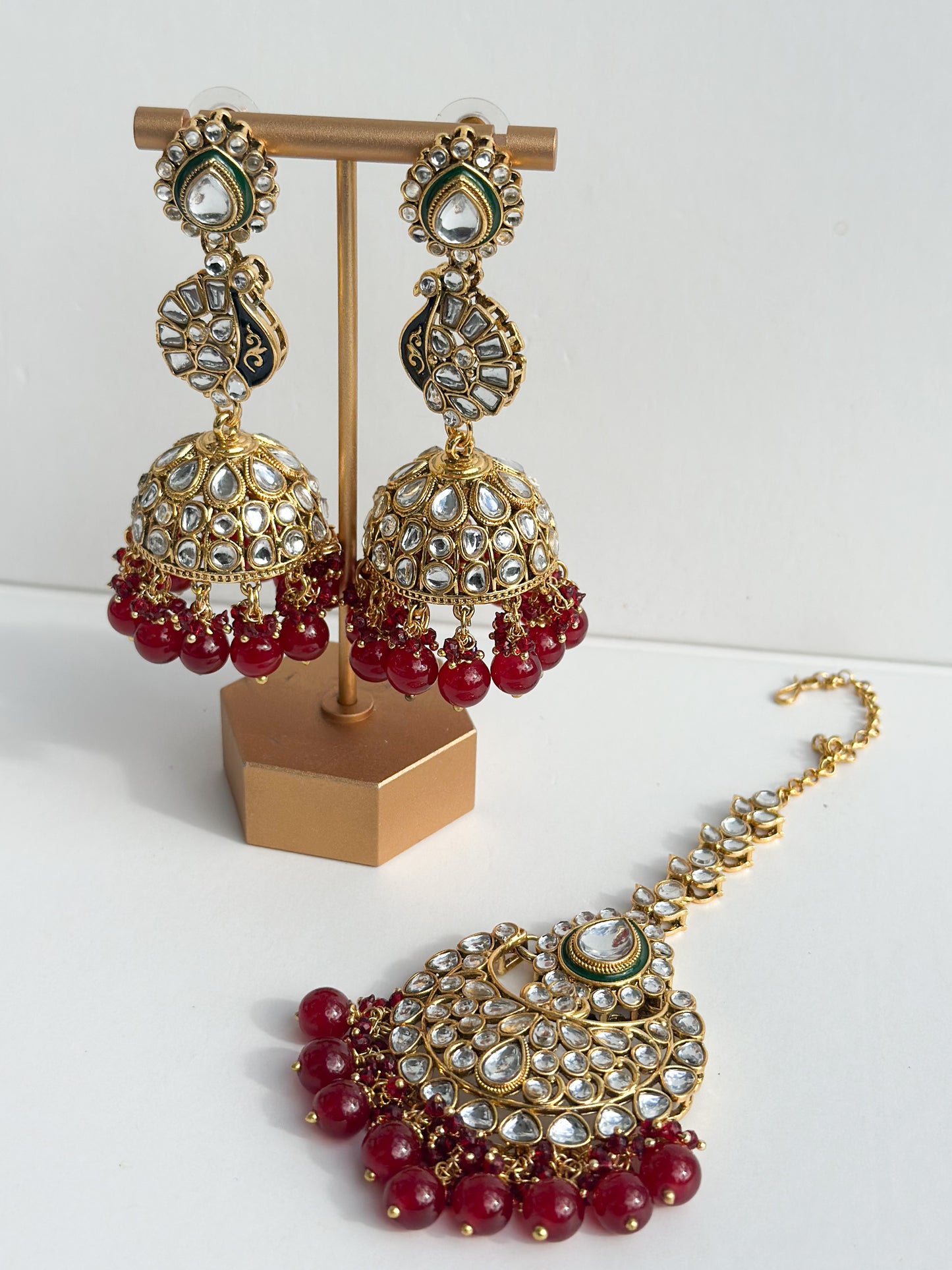 Shriya Kundan Tikka Set (Earrings and Tikka)