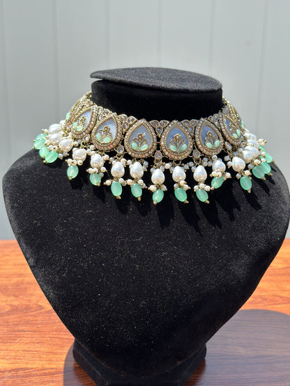Mahira Necklace Set (Includes Earrings & Tikka)