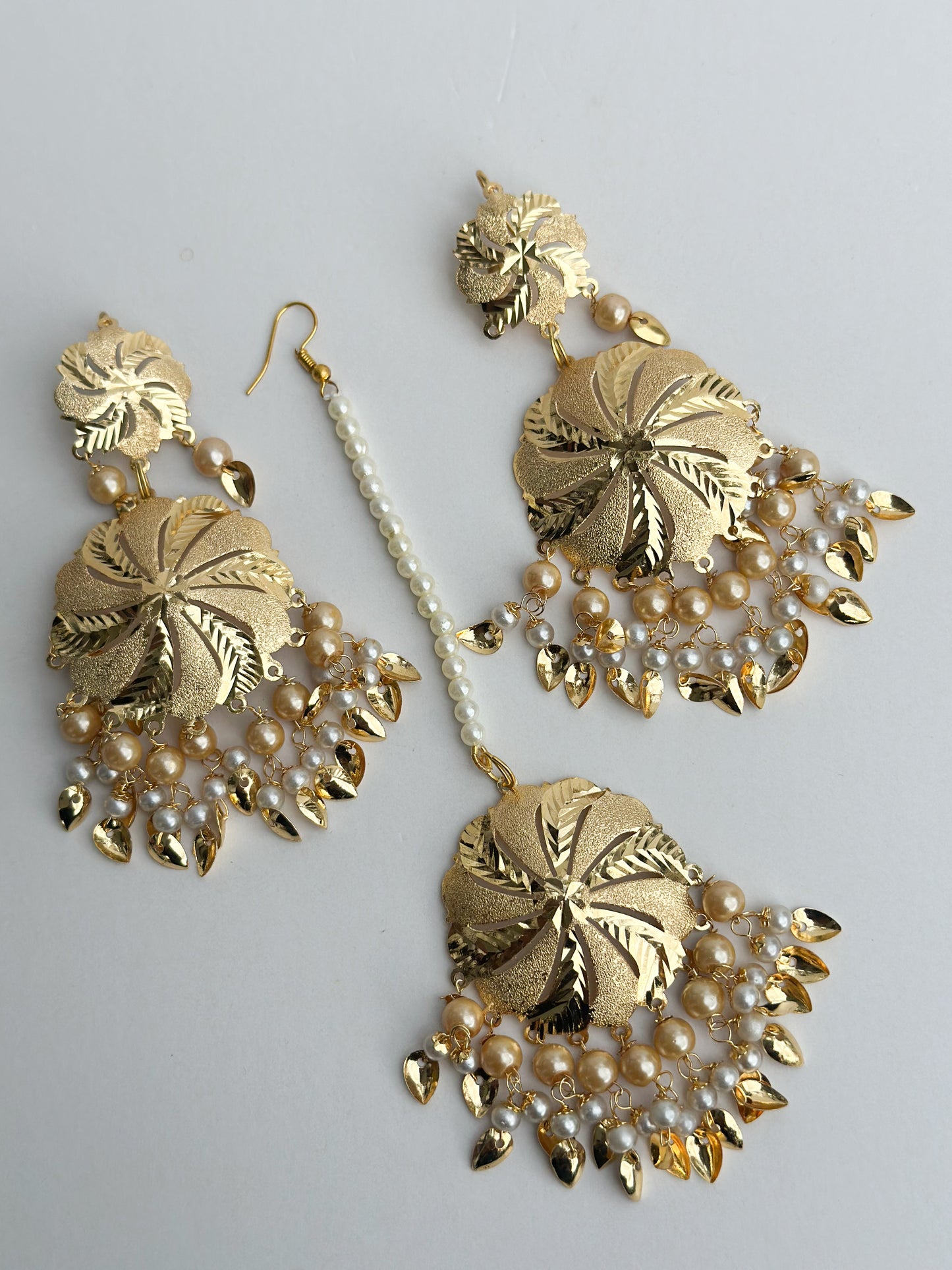 Seema Tikka Set (Earrings and Tikka)