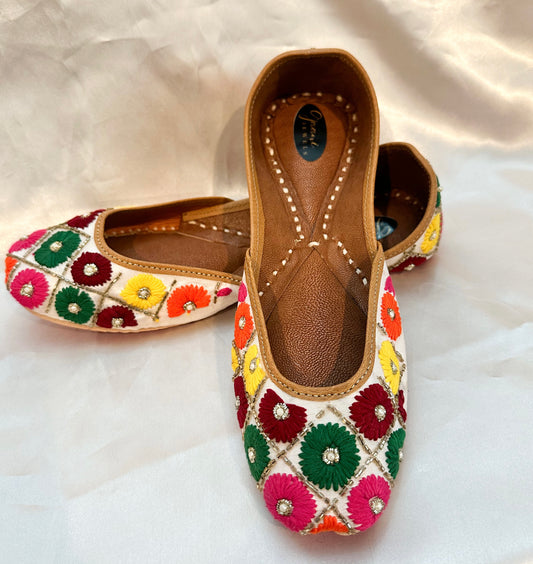 Shama Handcrafted Double Cushioned Women Jutti